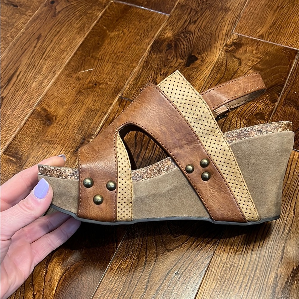 Pierre Dumas Brown Leather Wedge Sandals - Picture 3 of 5